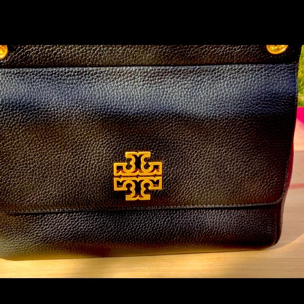 ๐น๐ฏ% AUTHENTIC Tory Burch Leather Shoulder Bag.
๐นNWT - Picture 4 of 11